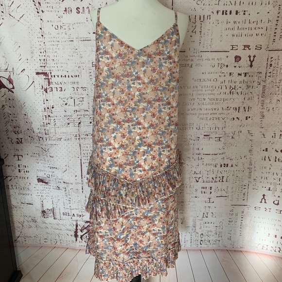 Floral midi dress with ruffle details - Picture 5 of 7